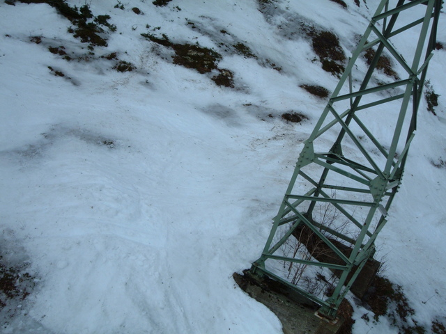 Hitting that jump, nearly hitting the tower, flying down a rocky slope, and losing all my equipment happened here.  Not necessarily in that order.  By jump, I mean that slope behind the tower, not the bump of snow.